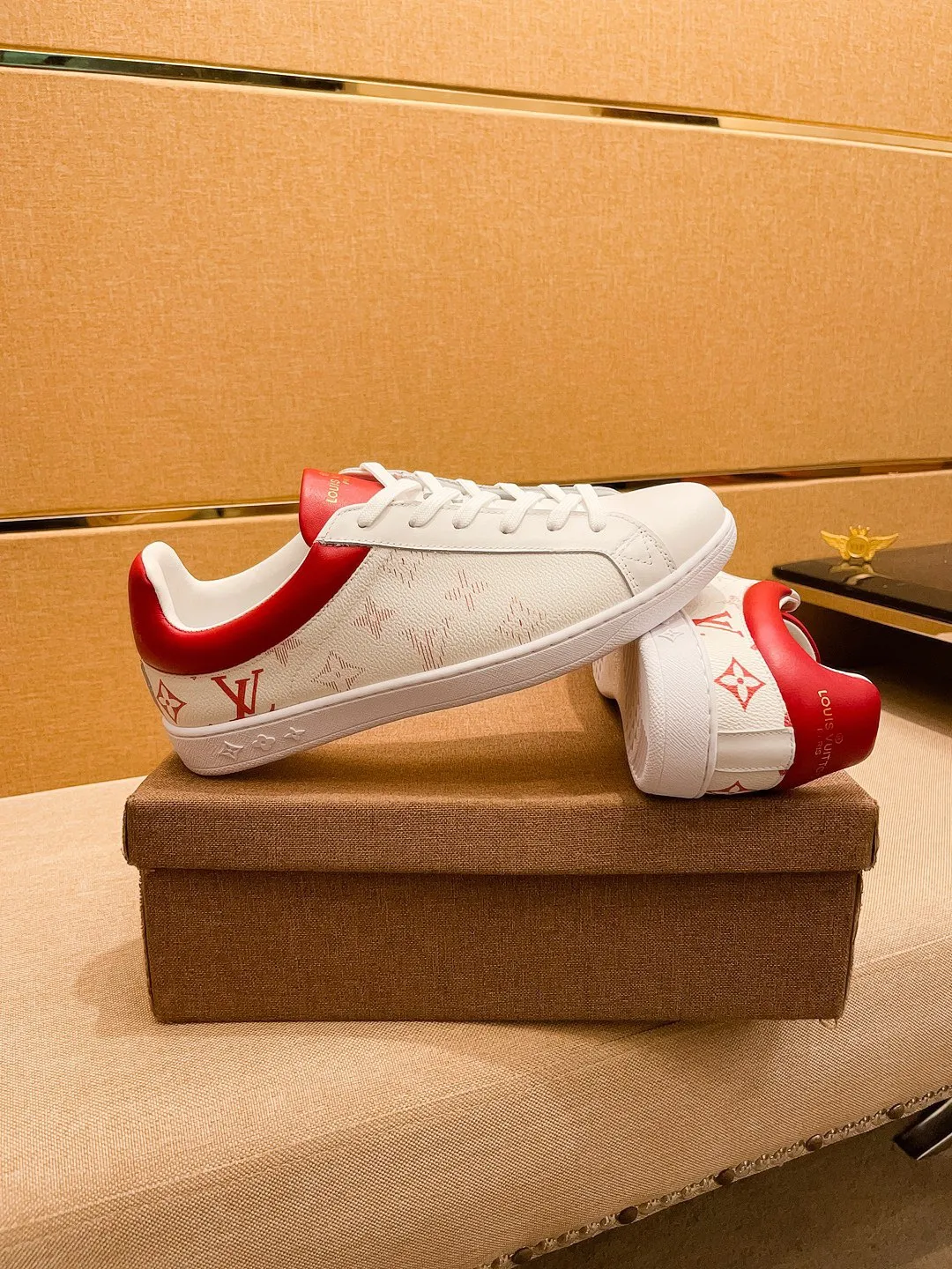 Men's shoes💰 380💰🔥[LV]🔥Louis Vuitton, high-end men's shoes brand, official website 1:1 latest masterpiece: the upper is made of Italian imported first-layer cowhide with a comfortable and breathable lining➕original non-slip and wear-resistant outsole🔥, making walking more convenient and comfortable! An exclusive new model, a stunning work, a beautiful 1:1 replica [color] compared to the official quality! Create a fashionable personality to set off your uniqueness! A must-have for trendy men! Classic🔥Size: 38-44 Color: 🔥Multiple colors available🔥